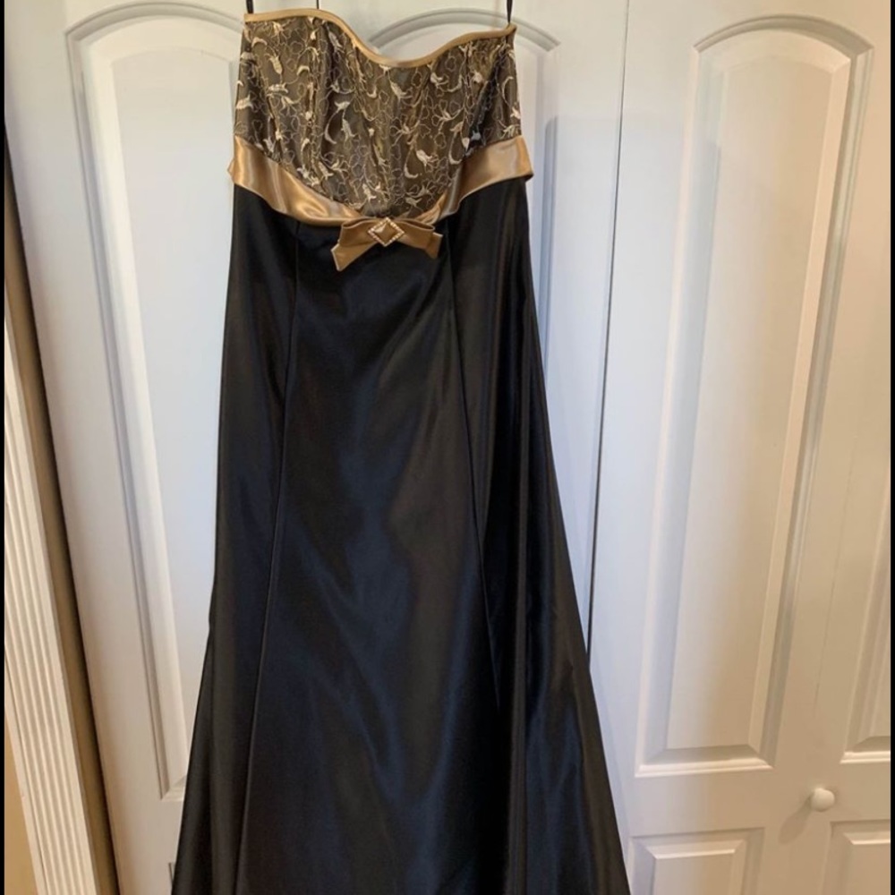 Jessica McClintock Black and Gold Gown
